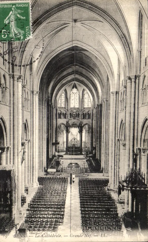 Sens — A Catedral — Nave Principal — LL. - Frente