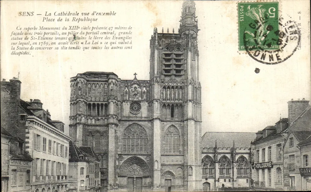 Sens — Übersicht der Kathedrale — Place de la République - Vorderseite