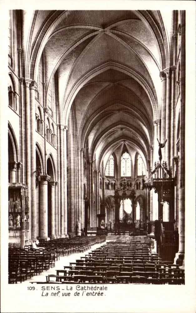 SENS - Die Kathedrale - Die Kirchenschiff, Blick vom Eingang — Edition des Monuments Historiques, n° 109 - Vorderseite