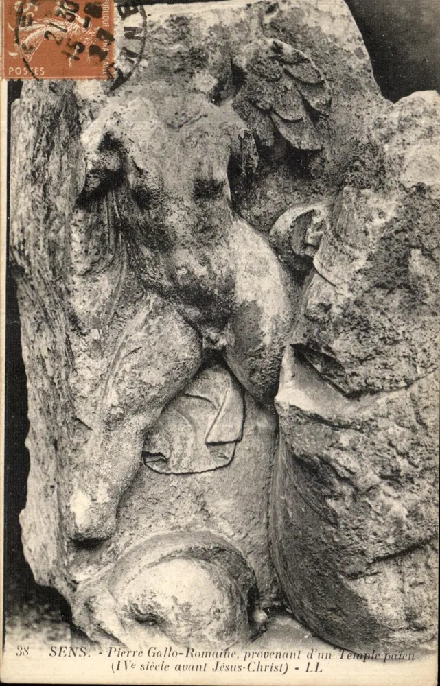 Sens - Gallo-Römischer Stein aus einem heidnischen Tempel (4. Jahrhundert v. Chr.) - LL - Vorderseite