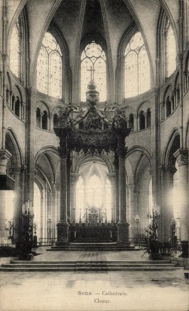 Sens — Catedral. Cúpula. - Frente