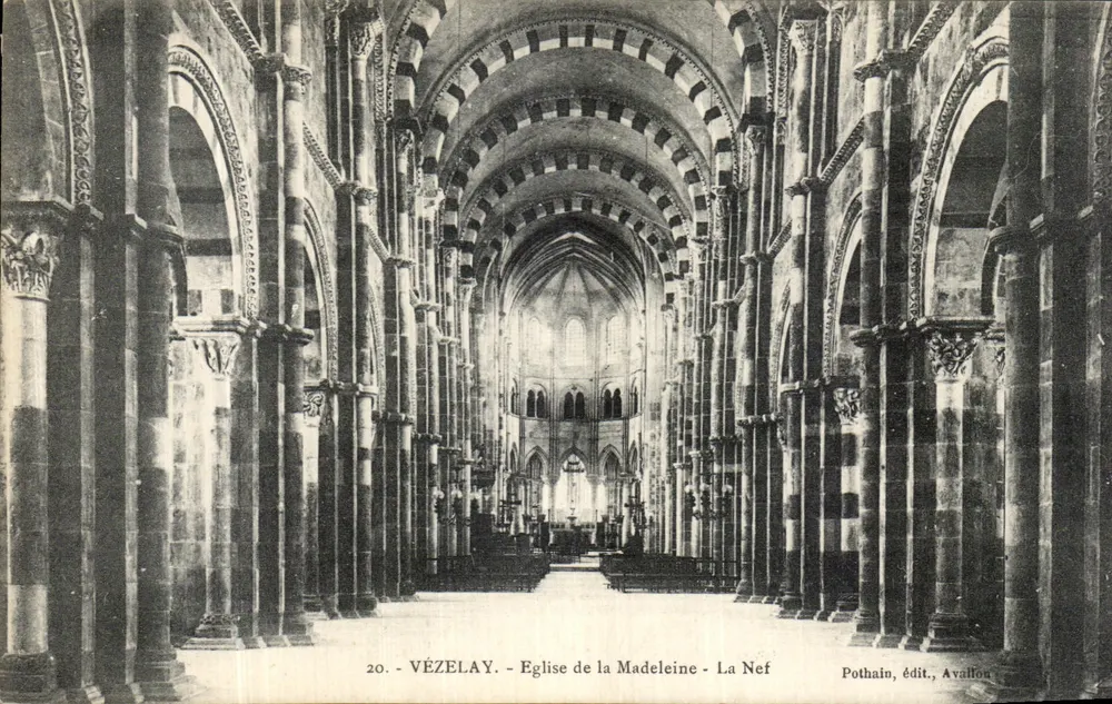 VÉZELAY - Kirche der Madeleine - Die Kirche - Vorderseite
