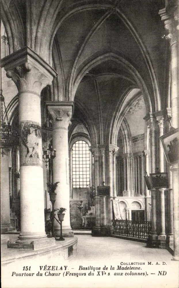 Vézelay — Basilika der Madeleine. Balken des Chors (Fresken des 15. Jahrhunderts an den Säulen). — Sammlung M. A. D. - Vorderseite