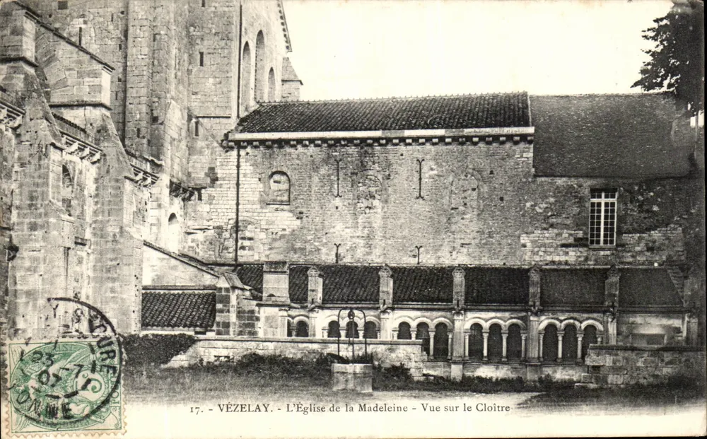 Vézelay - Die Kirche der Madeleine - Blick auf den Cloister - Vorderseite