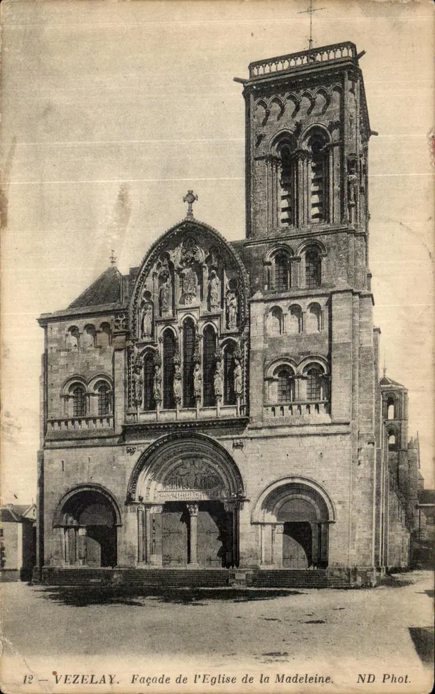 Vézelay — Façade de l'Église de la Madeleine — ND Phot. - Vorderseite