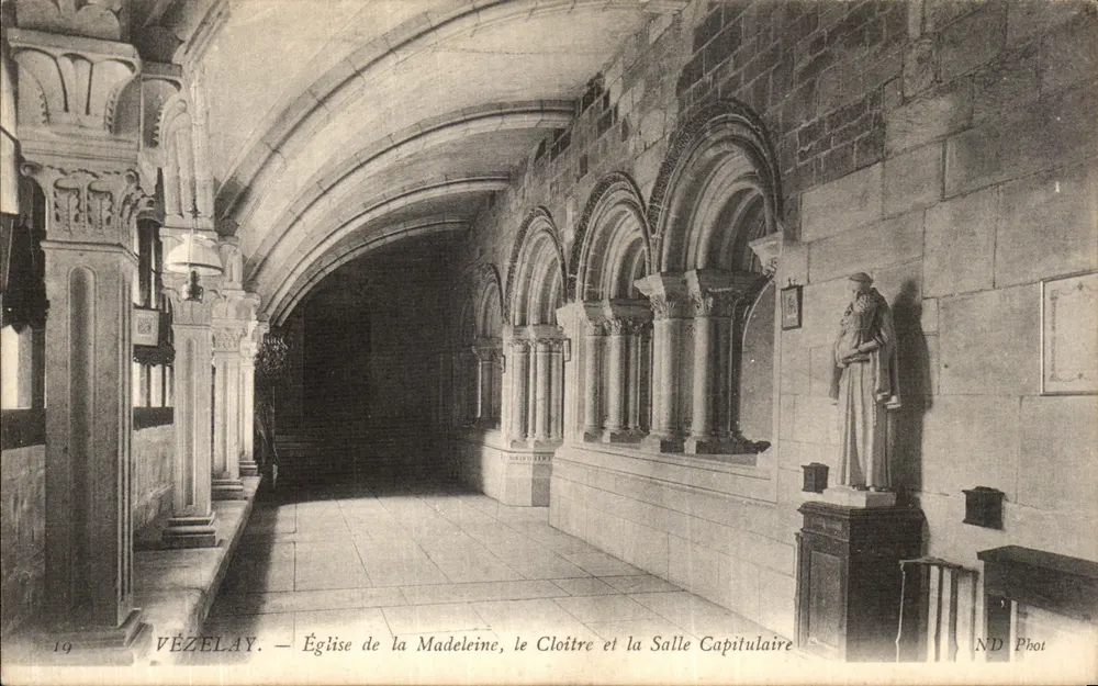 Vézelay — Kirche Sainte Madeleine, der Cloister und der Kapitelsaal — ND Phot - Vorderseite