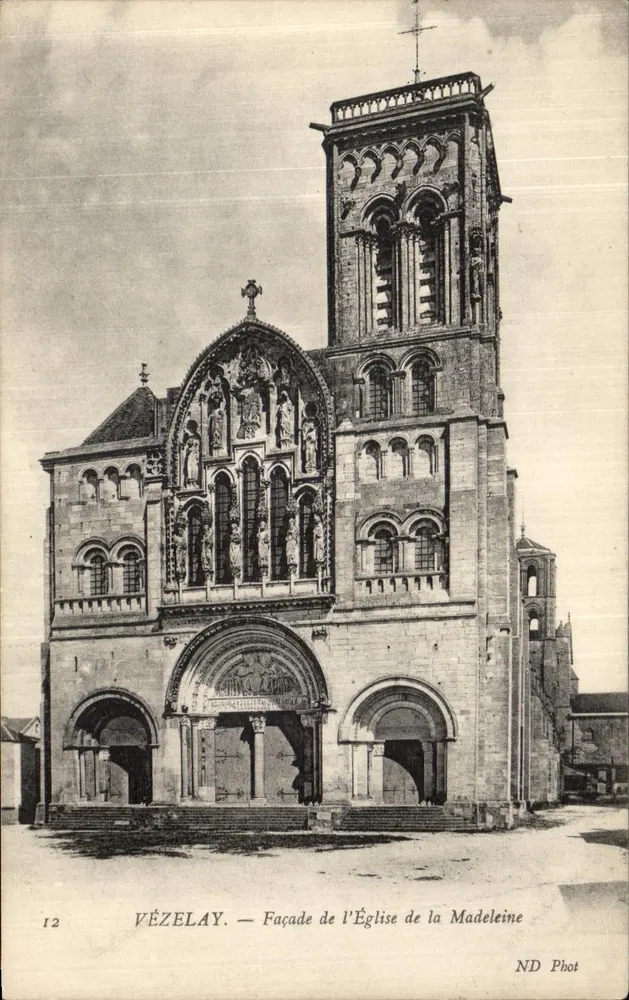 VÉZELAY — Fassade der Kirche der Madeleine — ND Phot - Vorderseite