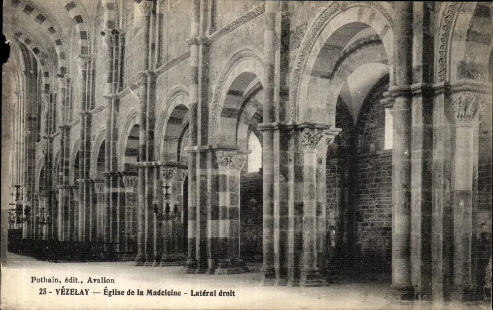Vézelay — Kirche der Madeleine — Rechte Seite - Vorderseite