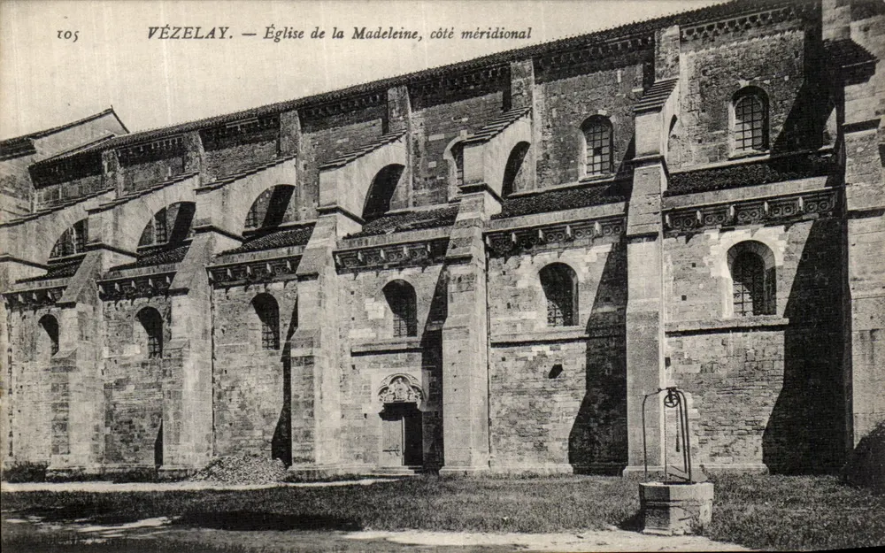 Vézelay — Kirche der Madeleine, südliche Seite — unbekannter Verlag, Seriennummer 105 - Vorderseite