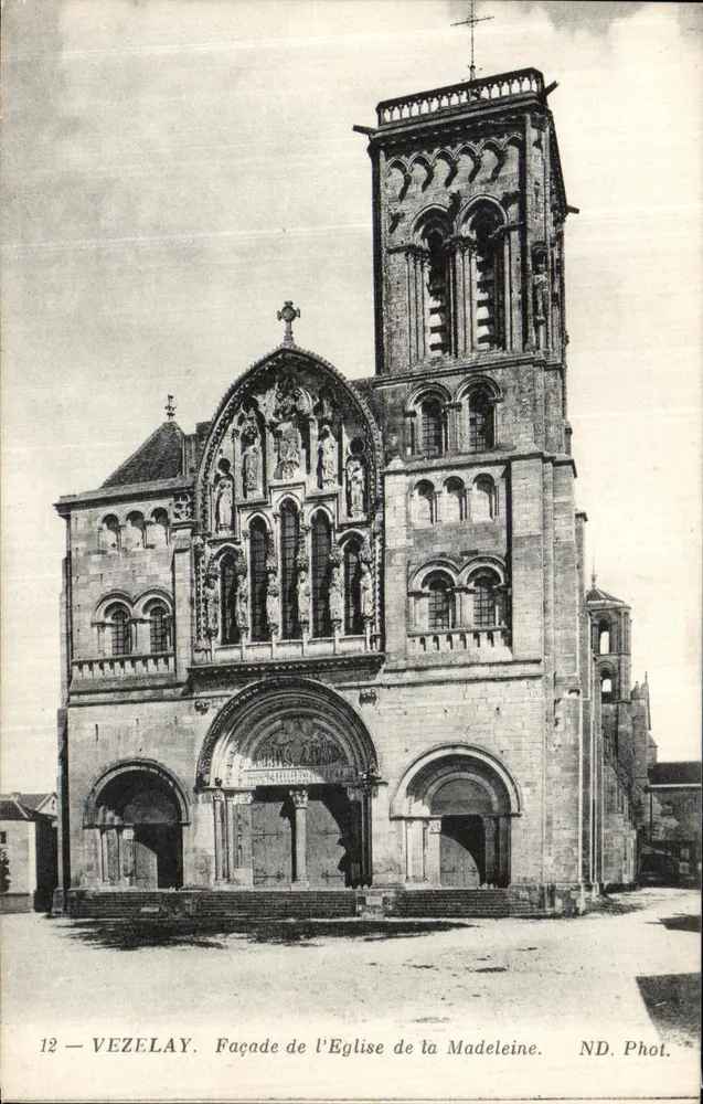 Vézelay — Fassade der Kirche der Madeleine — ND. Phol. - Vorderseite