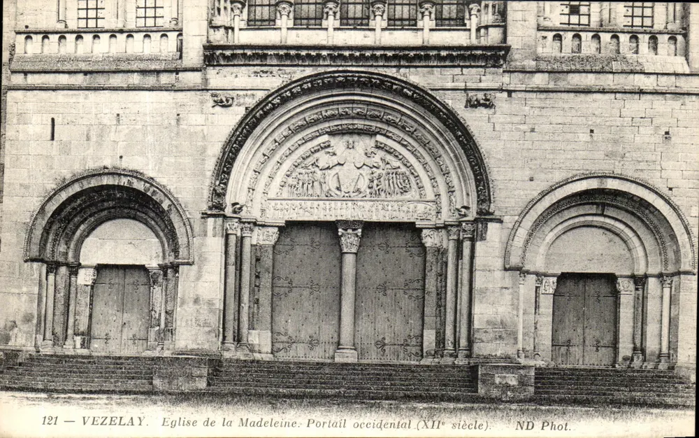Vézelay — Kirche der Madeleine, Westportal (12. Jahrhundert) — ND Phot. - Vorderseite