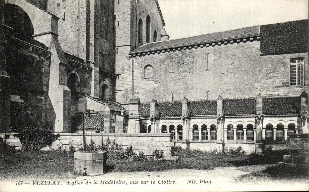 Vézelay — Kirche der Madeleine, Ansicht des Cloisters — ND. Fot. Nr. 167 - Vorderseite