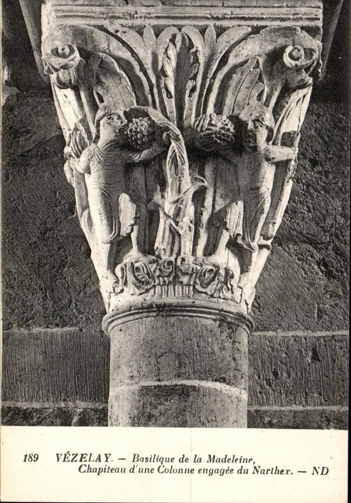Vézelay — Kapitell einer eingebauten Säule im Narthex der Basilika Sainte-Madeleine — ND - Vorderseite