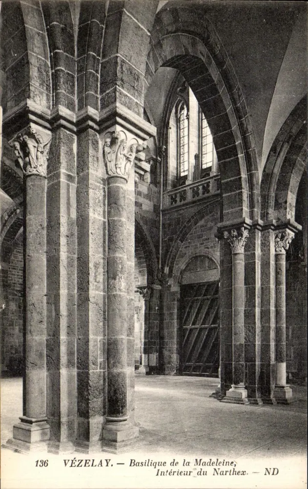 VÉZELAY — Basilika der Madeleine, Innenansicht des Narthex — ND - Vorderseite