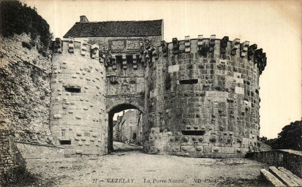 Vézelay — La Porte Neuve — ND Phot. - Awers