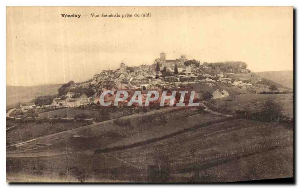 Vézelay — Vista Geral tirada do sul — MR. PHOT. A. ZEBIRAY ET R. PIANITAL, VÉZELAY - Frente