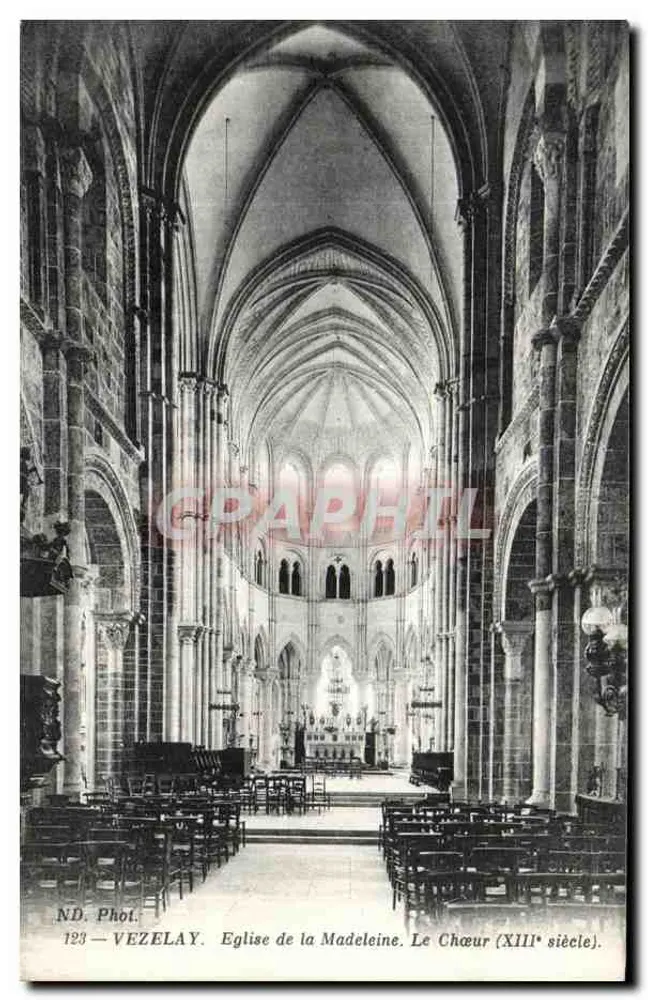 Vézelay — Igreja da Madeleine. O Claustro (século XIII). — ND. Phot. - Frente