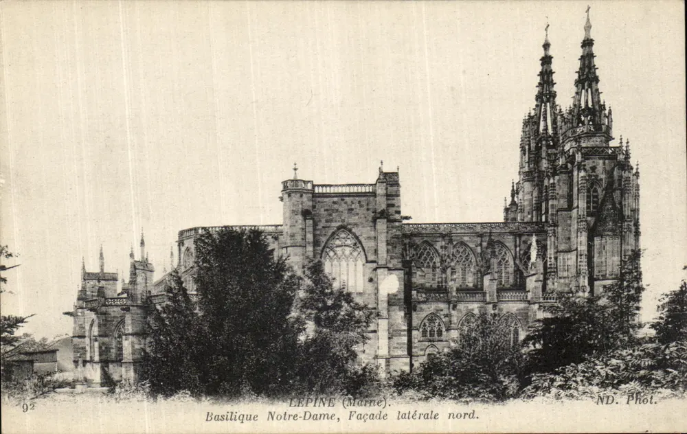 Lepine (Marne) — Basílica Nossa Senhora, Fachada lateral norte — ND. Fot. - Frente