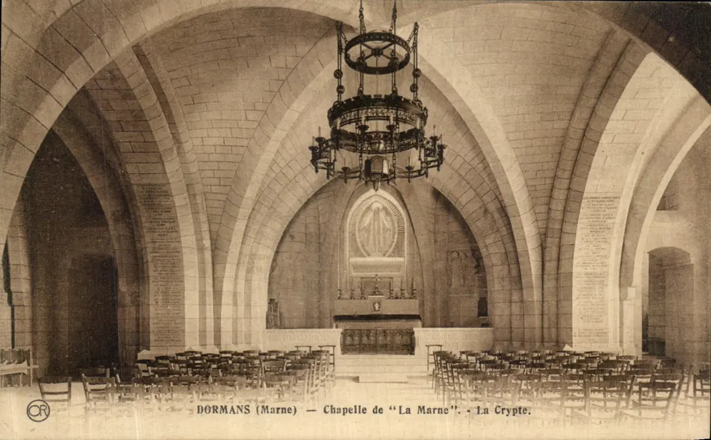 Dormans (Marne) — Capela de "La Marne" — A Cripta. - Frente