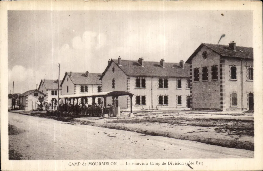 Camp de Mourmelon — Der neue Divisionscamp (Ostseite) — Militärbuchhandlung Goudin, Mourmelon-le-Grand - Vorderseite