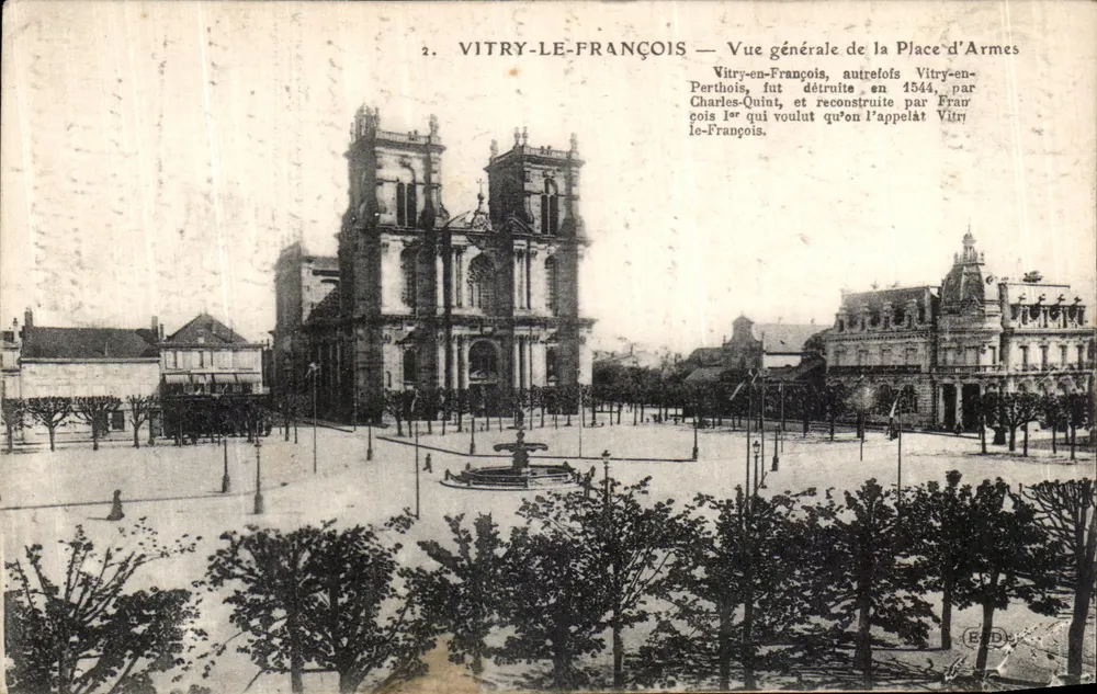 VITRY-LE-FRANÇOIS — Allgemeine Ansicht der Place d'Armes — Verlag E.D. Nr. 2 - Vorderseite