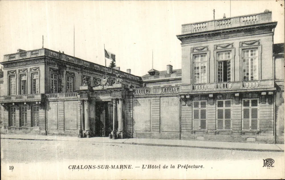 Chalons-sur-Marne — O Hotel da Prefeitura — NDJOL, n°19 - Frente