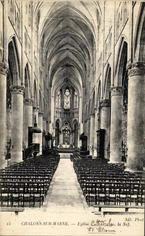 Chalons-sur-Marne — Katholische Kirche, die Kirchenschiff. ND. Fotografie n°15 - Vorderseite