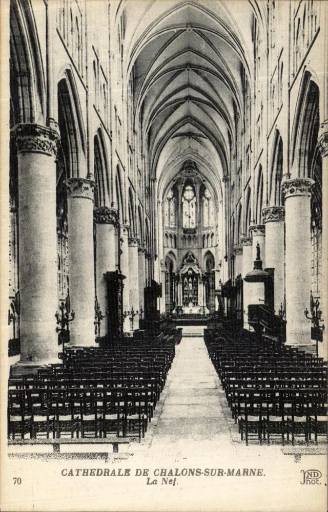Catedral de Chalons-sur-Marne — A Nave — JND Fot. - Frente