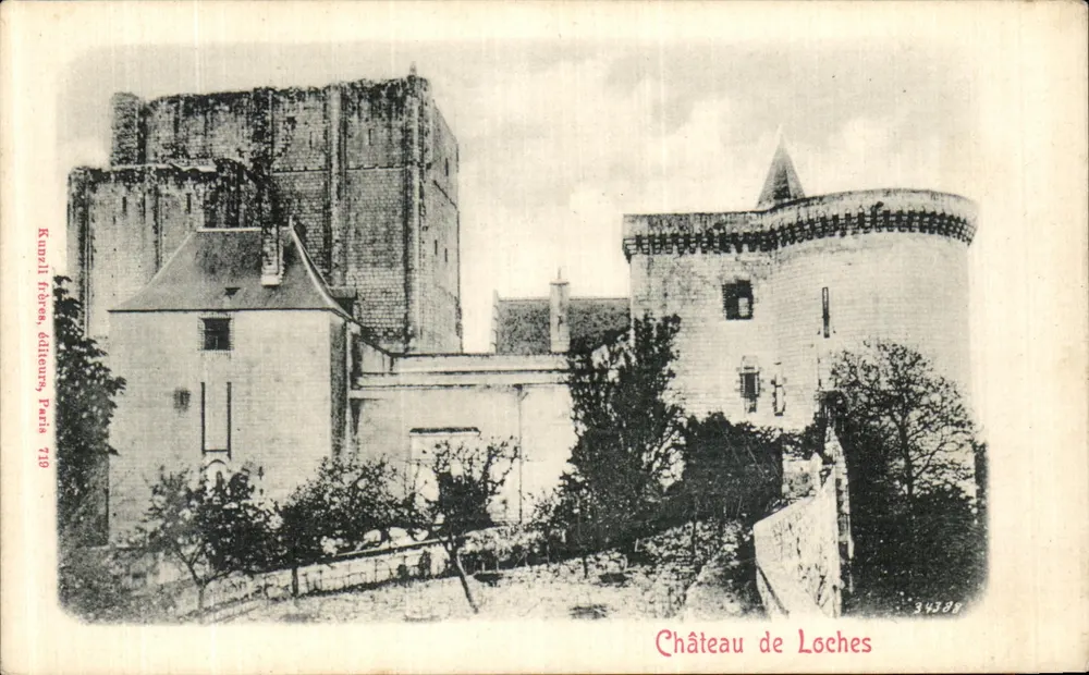 Castelo de Loches — vista do castelo com torres e muralhas — Kunzli Frères, editores Paris 719 - Frente