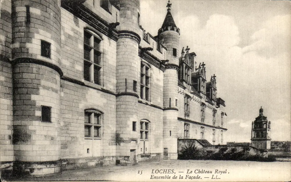 Loches — O Castelo Real. Conjunto da Fachada — LL. n°15 - Frente