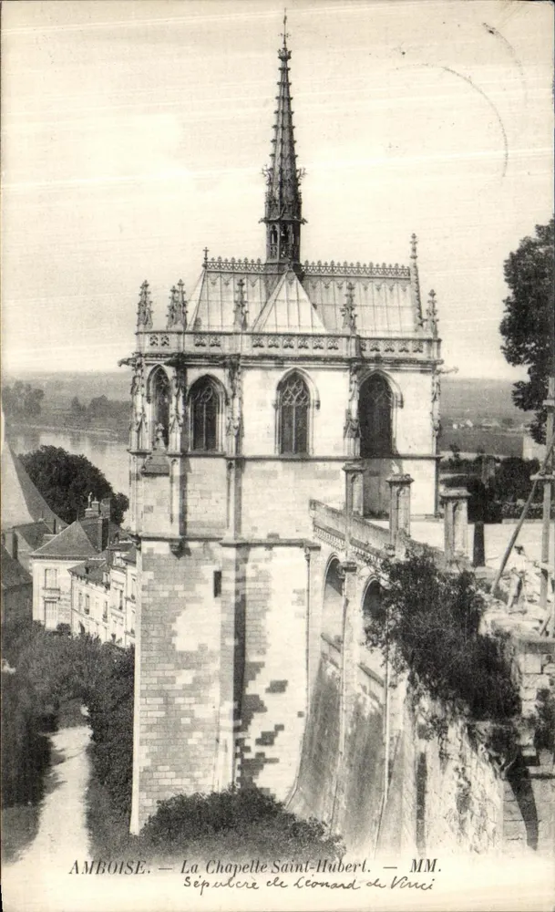 Amboise — A Capela de São Huberto — Sepultura de Leonardo da Vinci — MM. - Frente