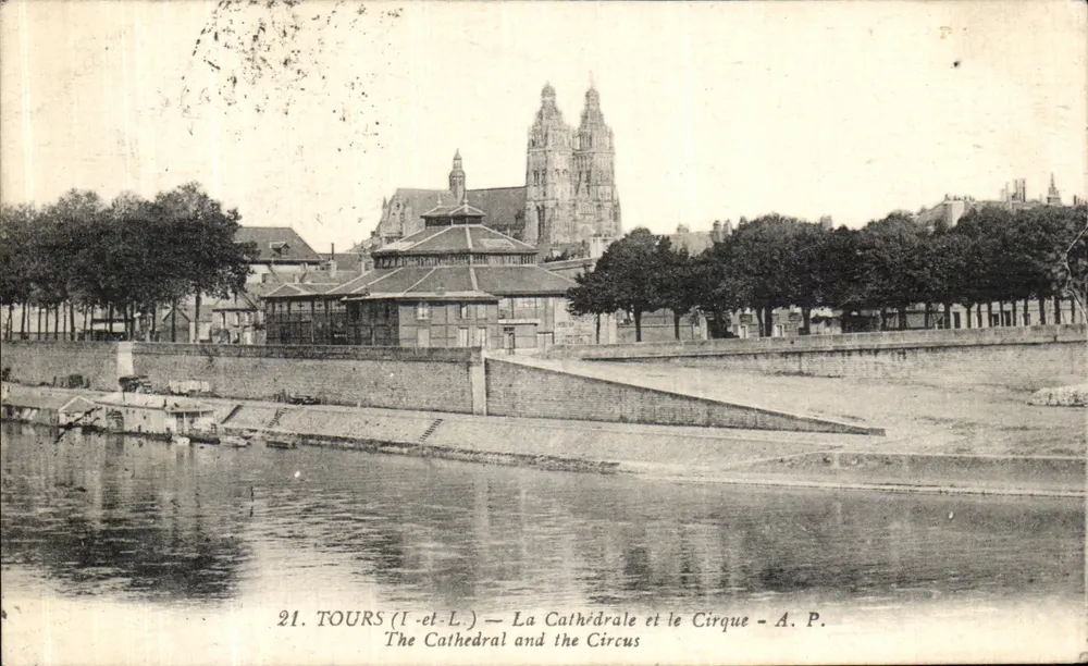 Tours (Loire) — A Catedral e o Circo — A.P. - Frente