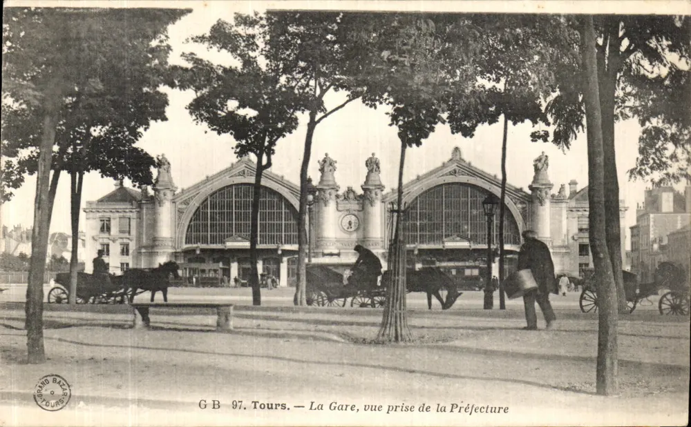 Tours — Die Station, Aufnahme vom Präfekturgebäude — GB 97, Verlag Gründ Bâcher - Vorderseite