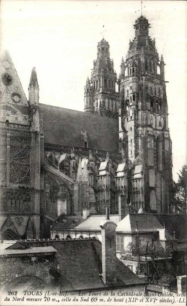 Tours (Loire-et-Loire) — Die Türme der Kathedrale Saint-Gatien, der nördliche 70 m, der südliche 69 m hoch (12. und 16. Jahrhundert) — LL, Nr. 262 - Vorderseite