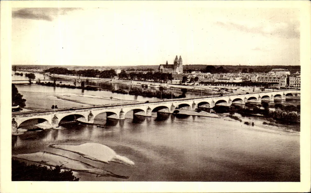 Tours (R. L.) — Vista geral e a Loire — Edição J. Mallet-Beau - Frente