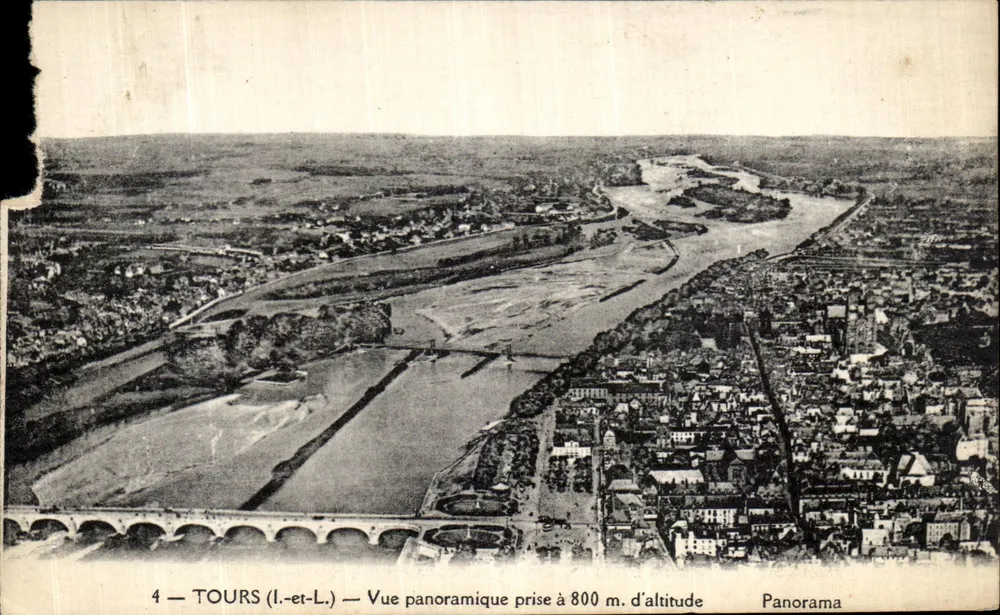 Tours (Loire-et-Cher) — Panoramische Ansicht aus 800 m Höhe — Panorama - Vorderseite