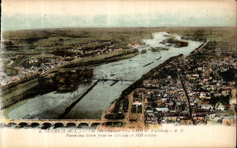 Tours (Loire-et-Cher) — Panoramablick aus 800 Metern Höhe — A. P. - Vorderseite