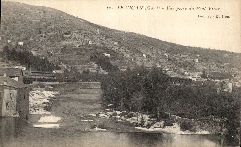 Le Vigan (Gard) — Ansicht vom alten Brücke — Tourist - Edition, n°70 - Vorderseite