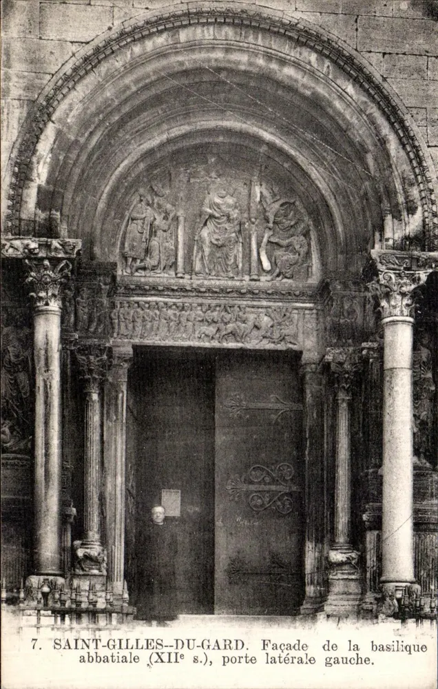 Saint-Gilles-du-Gard — Abtei-Fassade (12. Jahrhundert), linke Tür — n°7 - Vorderseite