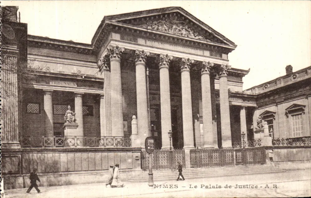 Nîmes — O Palácio de Justiça — A.R. - Frente