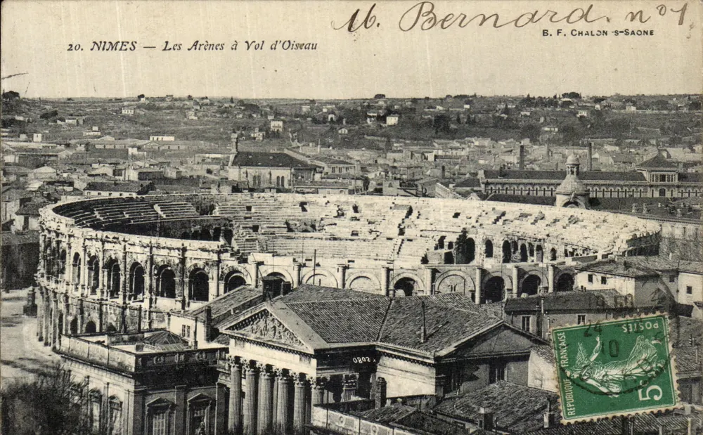 Nîmes — Les Arènes à Vol d'Oiseau — M. Bernard, B.F. Chalon-sur-Saône, n°1 - Frente