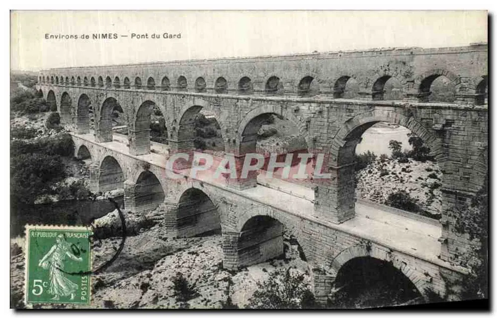 Cerca de NIMES — Pont du Gard — Editor não visível - Frente
