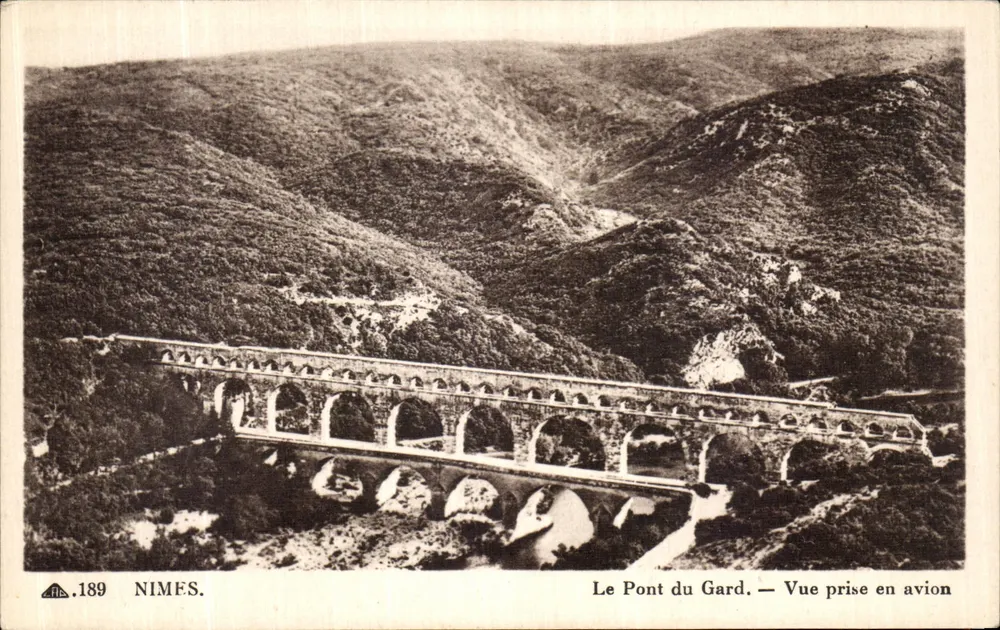 Der Pont du Gard — Ansicht von oben — NIMES. — Nr. 189 - Vorderseite