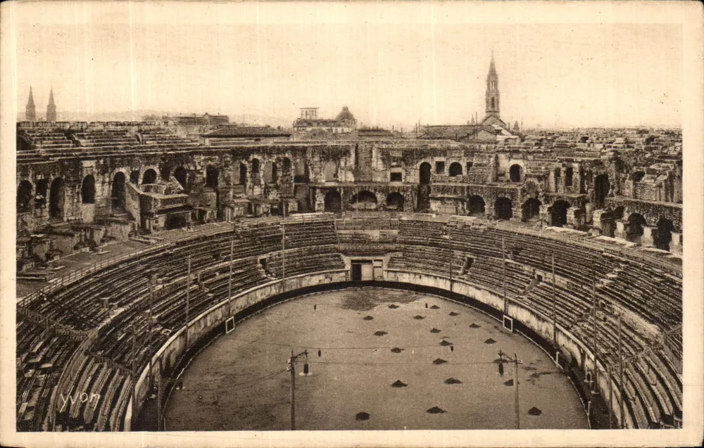 Nîmes — Interior das Arênes — Yvon - Frente