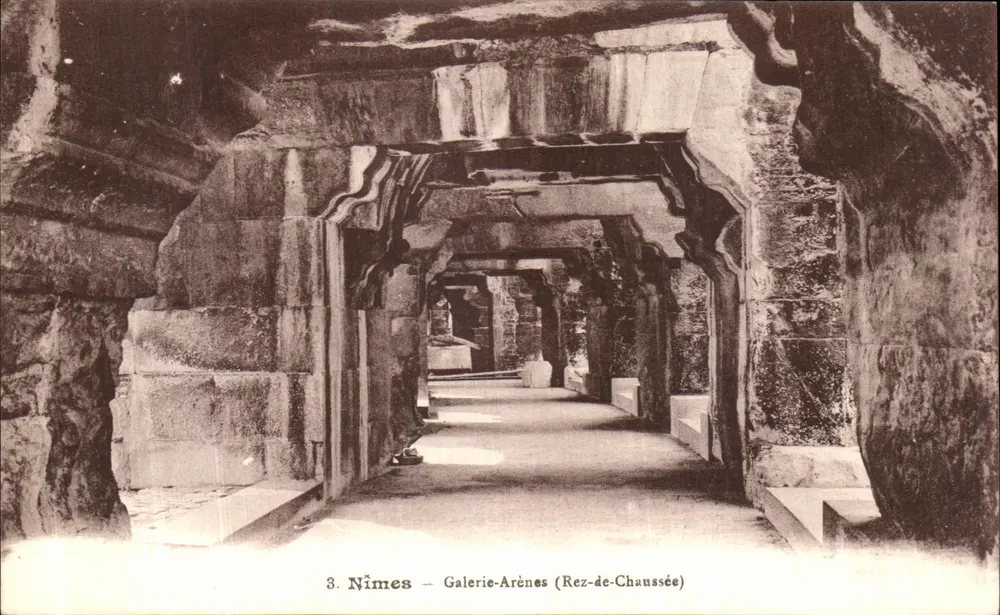 Nîmes — Galeria-Arênes (Sótão) — P. L. Nîmes, n°3 - Frente