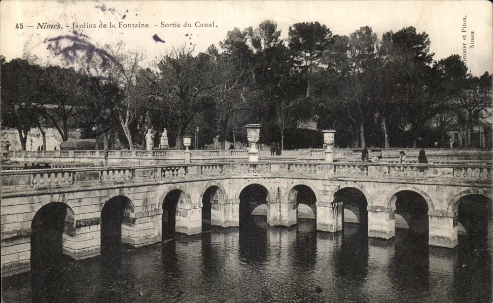 Nîmes - Jardins de la Fontaine - Ausgang des Kanals — Verlag: N. Franrier et Filon, Nîmes, n°45 - Vorderseite