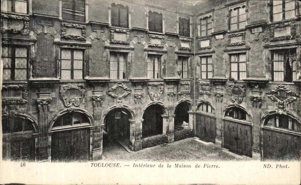 Toulouse — Interno della Maison de Pierre — ND. Phot. - Recto