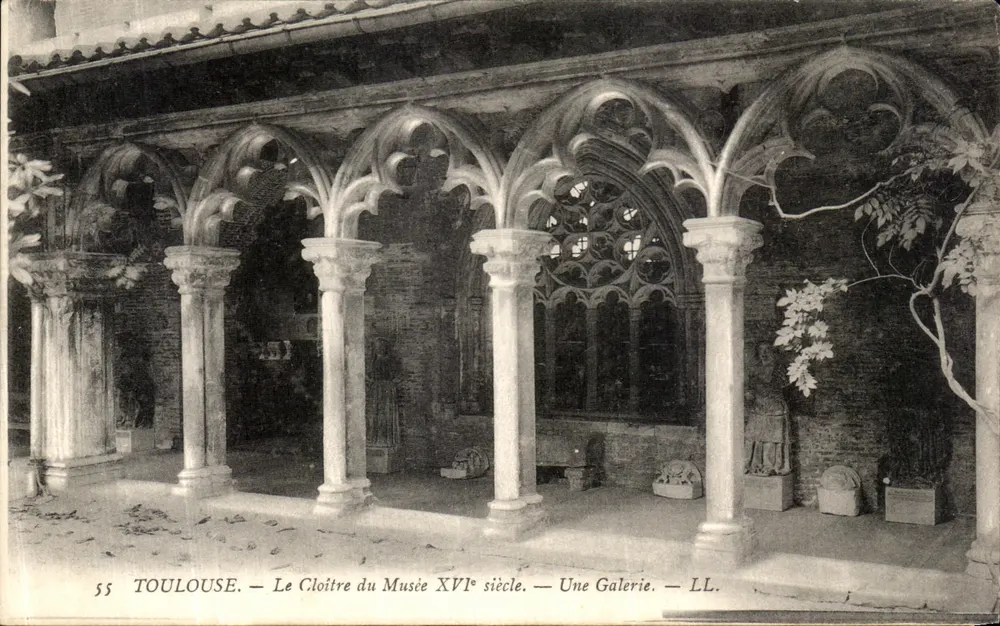 Toulouse — O Claustro do Museu do Século XVI — LL. - Frente