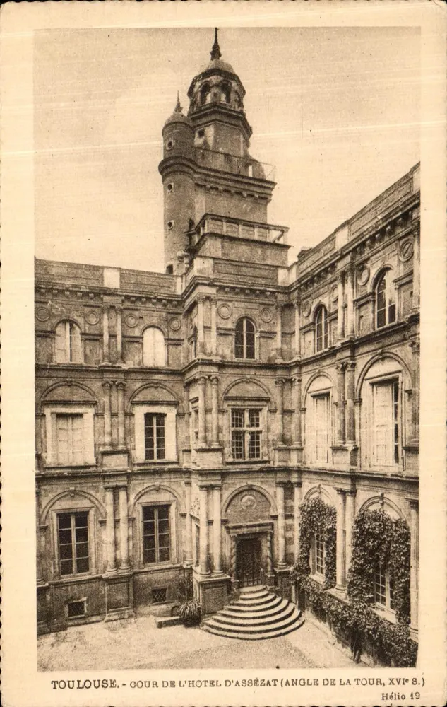 Toulouse - Cour de l'Hôtel d'Assézat (Ecke der Turm, 16. Jahrhundert) — Hélios 19 - Vorderseite