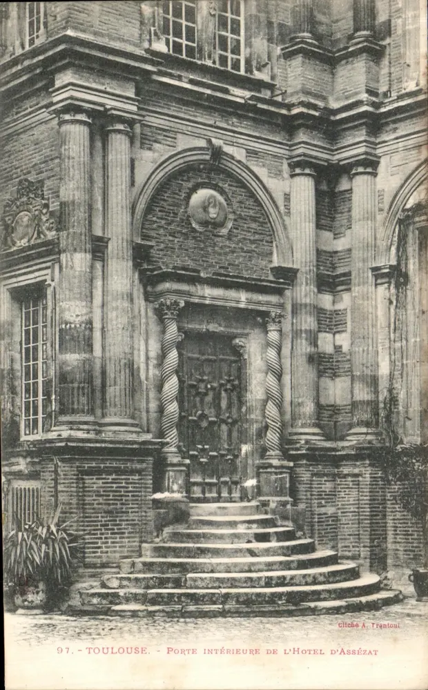 Toulouse - Innere Tür des Hôtel d'Assézat — Cliché A. Trantoul - Vorderseite